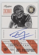2013 Panini Prestige NFL Passport Signatures Tyler Eifert #5 Auto 0v1