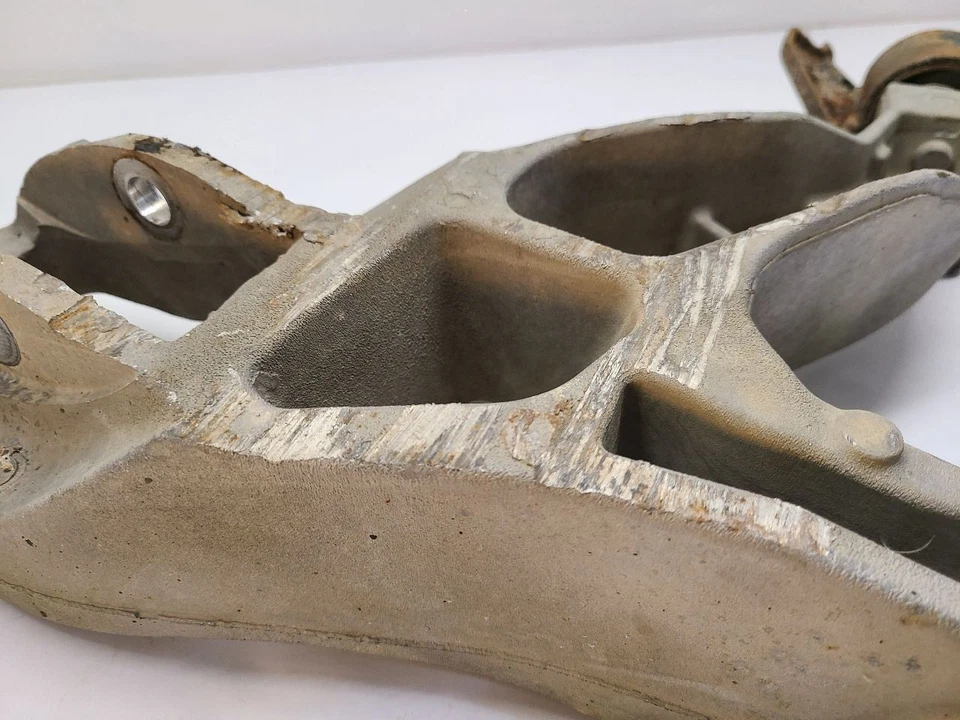 2003 2004 2005 2006 CROWN VICTORIA Driver braço de controle inferior dianteiro - Imagem 4 de 4