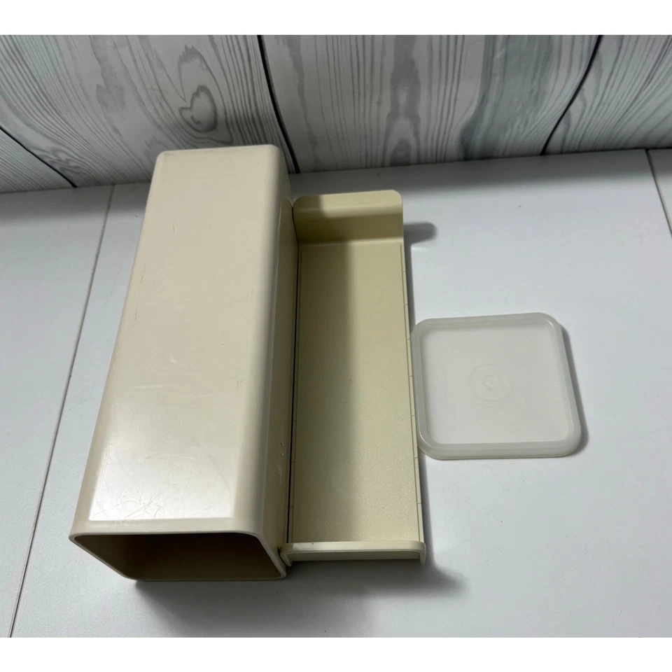Vintage Tupperware Cheese Cracker Keeper 1696-6 USA - Image 3 of 3