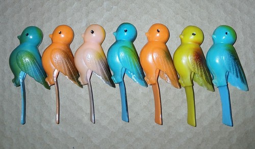 Vintage Plastic Bird Clips (7) Hong Kong, 7 Vintage Plastic Clothespin Birds HTF