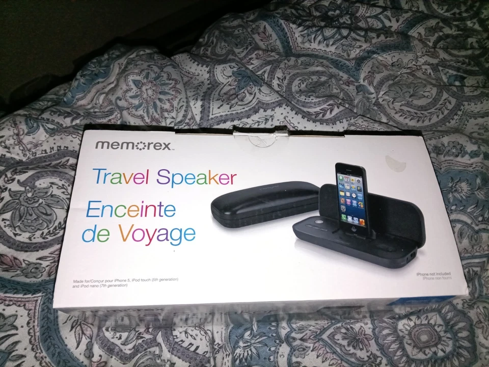 Altavoz estéreo de viaje ultra portátil Memorex compatible con iPod iPhone de 30 pines Foto 2 de 4