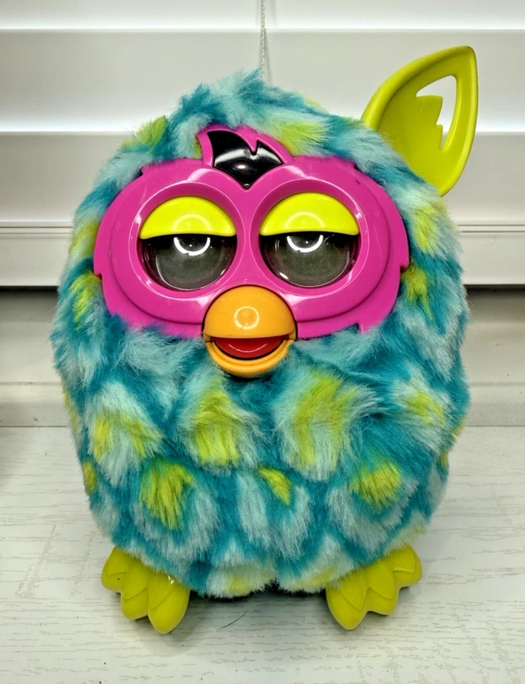 2PC FURBY ACTION FIGURES 2012 PEACOCK & 2005 TAN PINK TIGER ELECTRONICS (R) - Image 2 of 4
