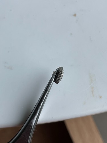 NOS Universal Geneve Shield Crown ø 4.9mm - Picture 2 of 6