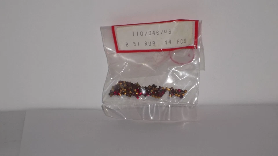 LIONEL NO. 700E-165 RUBY RED RHINESTONES MARKER LAMP(JEWELS) 12 DOZEN WHOLESALE - Image 3 of 4