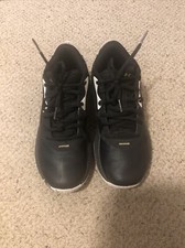 Under Armour Boys Shoes 4.5 EUC