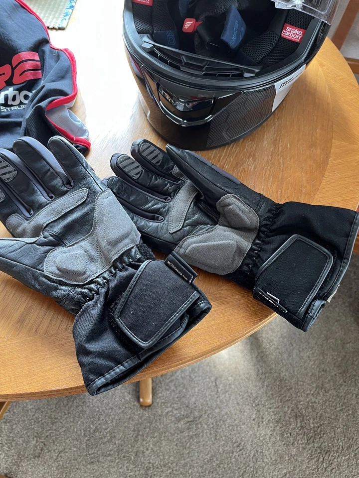 Snake Carbon Ladies crash helmet with accessories - Image 4 of 4