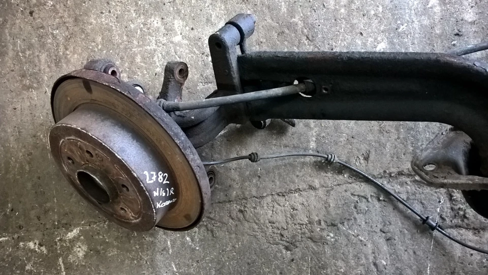 GENUINO SSANGYONG KORANDO 2012 2.0 DIÉSEL CONJUNTO BUJE TRASERO N/S/R PASAJERO IZQUIERDO Foto 4 de 4