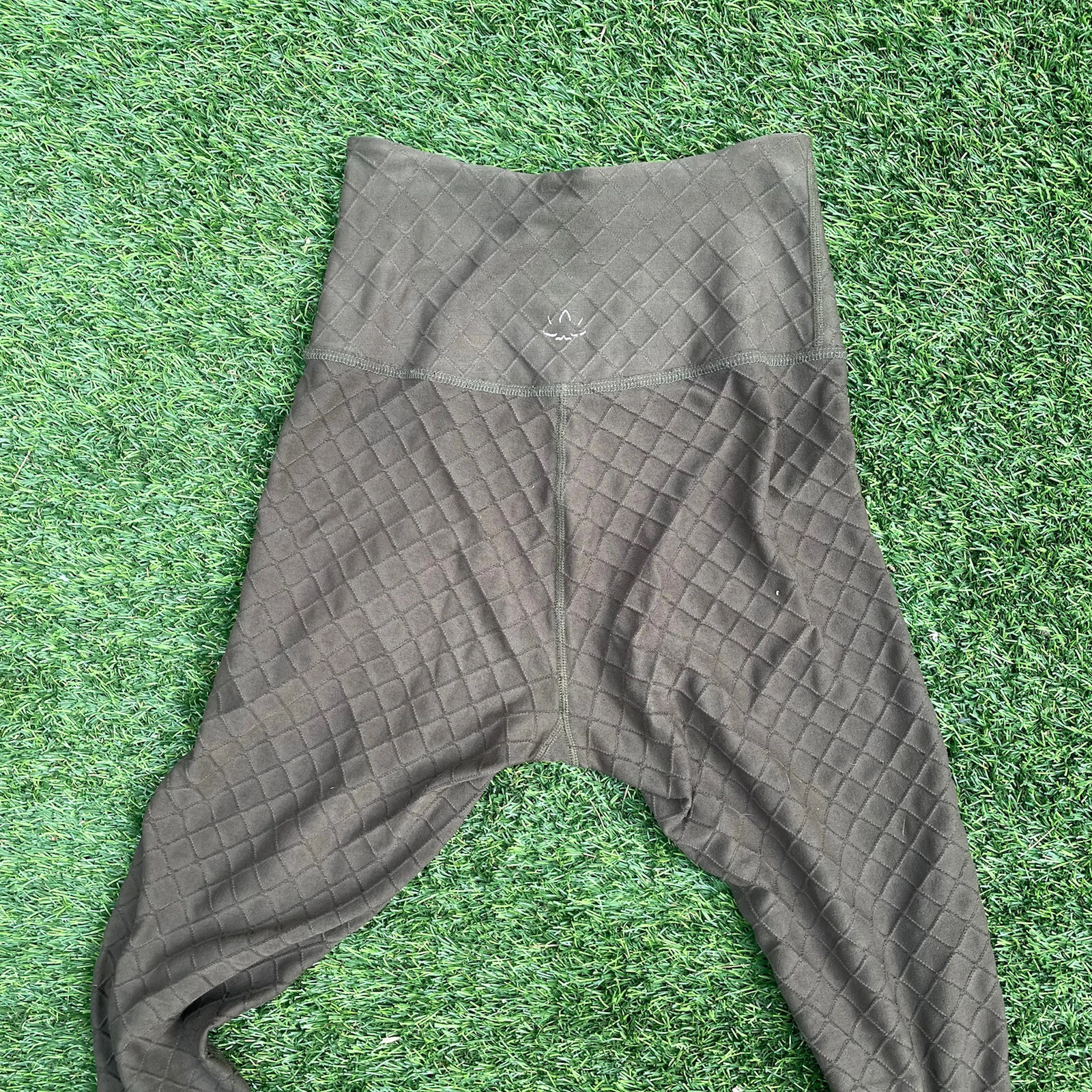 beyond-yoga diamond textured workout highrise leggings