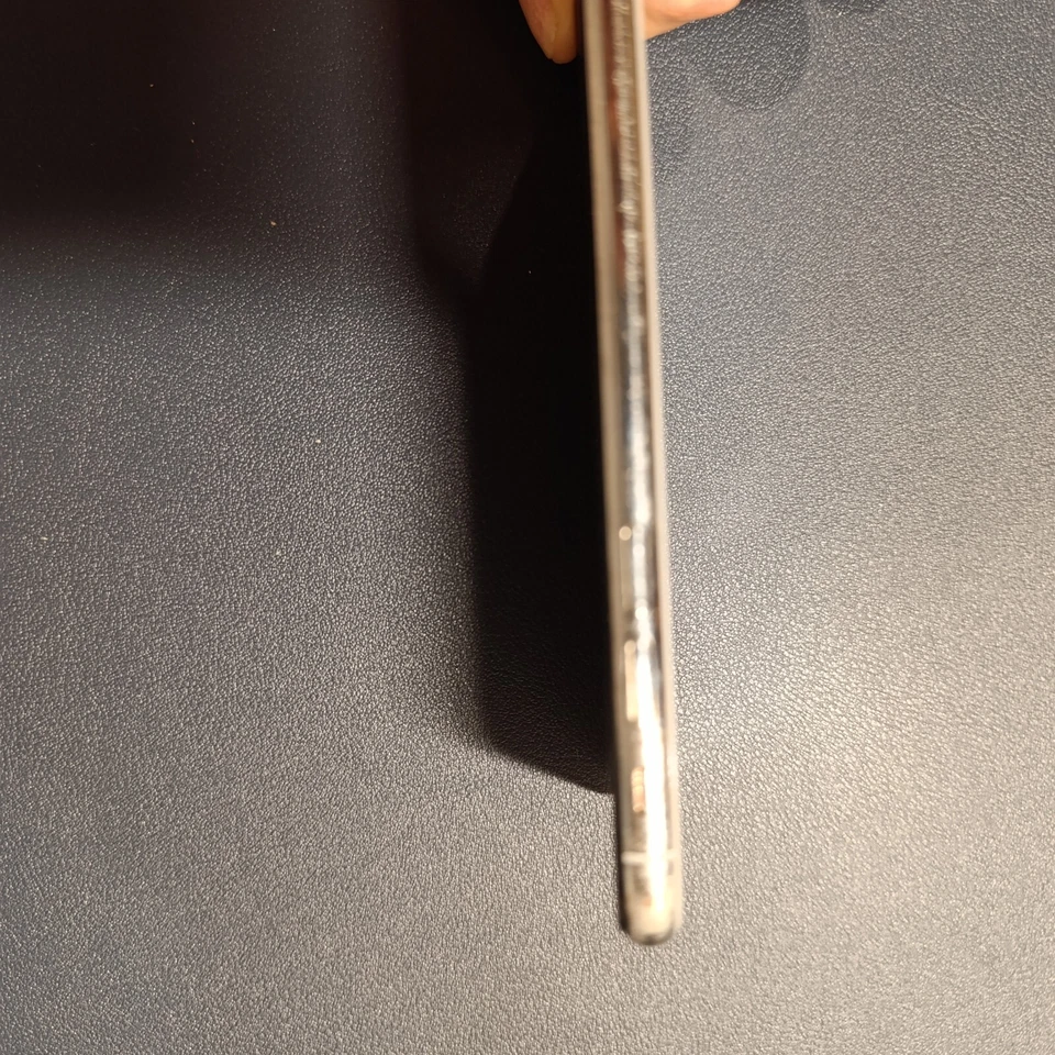 Apple iPhone X - 64 GB - Argento (Sbloccato) - Immagine 4 di 4