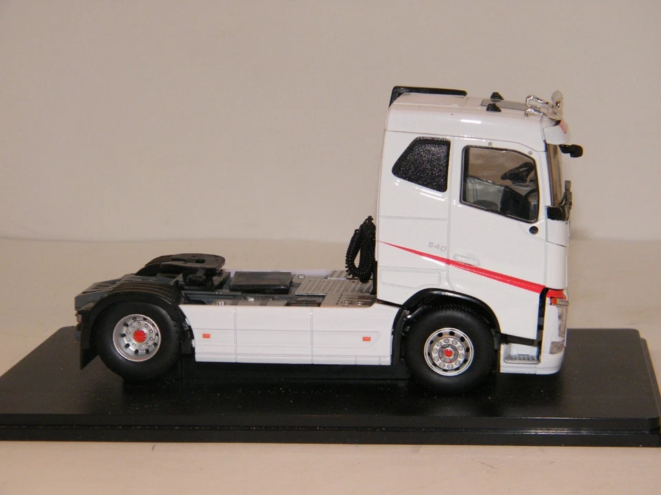 TRACTEUR VOLVO FH4 TOIT BAS CHRISTIAN BALLET ELIGOR Réf 117668, c'est le seul - Photo 4/4