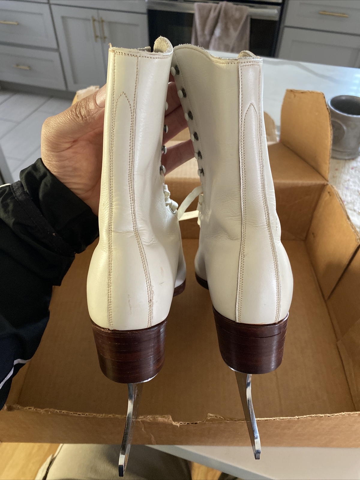 Vintage "The Stuburt" Special Stubbs & Burt White Leather Ice Skates