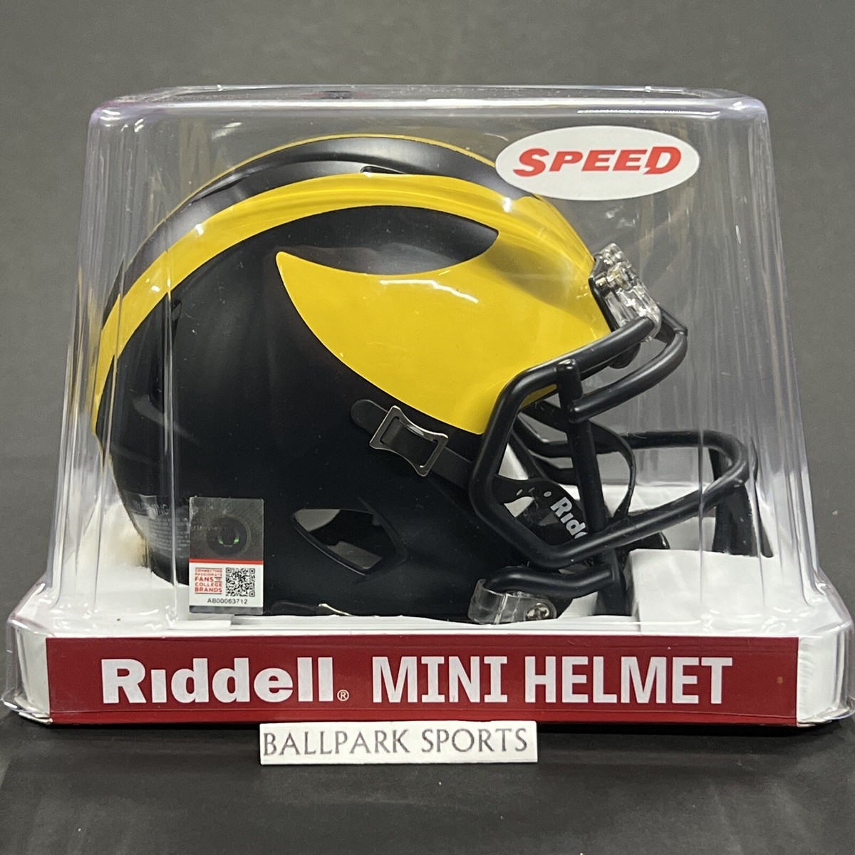 Riddell ミシガン大学 ミニヘルメット Michigan Wolverines Speed Mini Helmet Riddell NCAA Licensed Brand