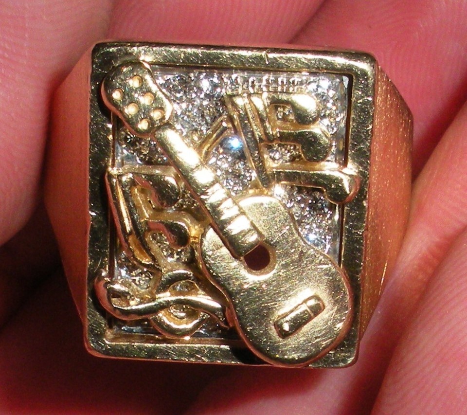 HUGE VINTAGE 14K GOLD DIAMOND ROCK & ROLL GUITAR MUSICIAN RING SIZE 12.