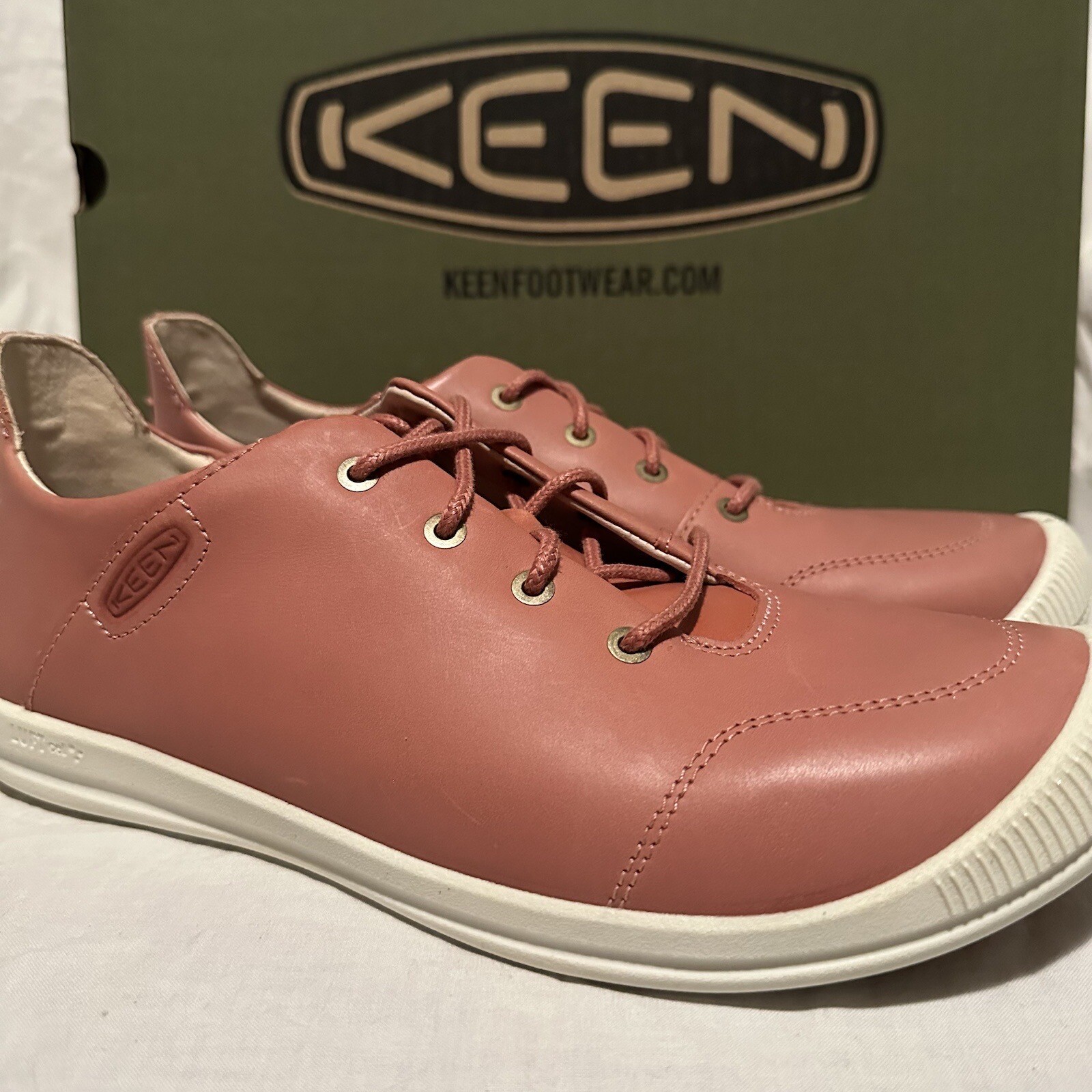 Scarpe da ginnastica NUOVE KEEN da donna taglia 9 M Lorelai II (2) 1024937 rosse (polvere di mattoni)