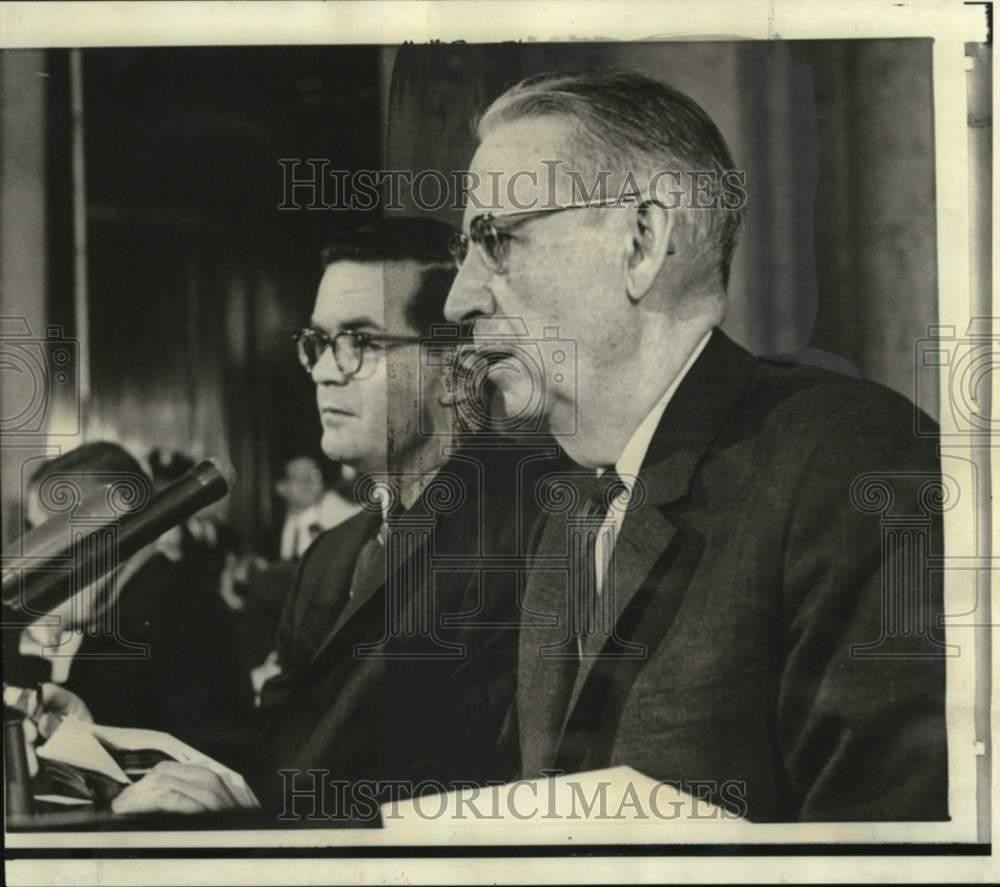 1966 Press Photo General Motors' President James M. Roche apologizes at Meeting