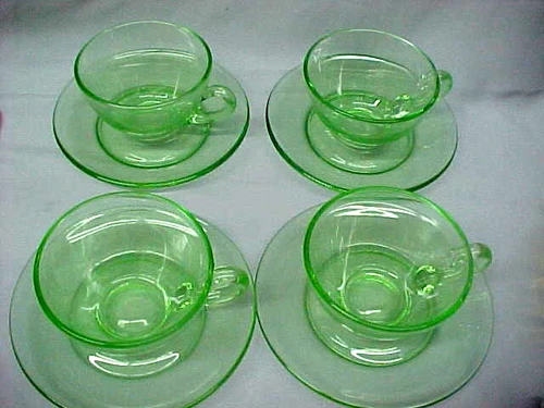 Green Depression glass vintage set 4 cups w saucers exc condition