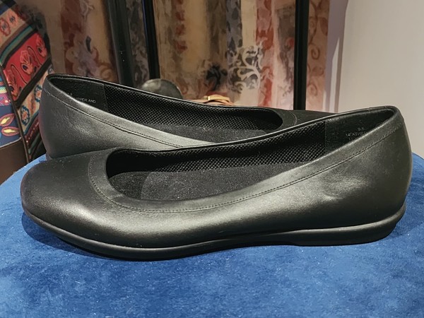 Crocs Slip On Grace Leather Comfort Wear Flats Size 9.5 Women's