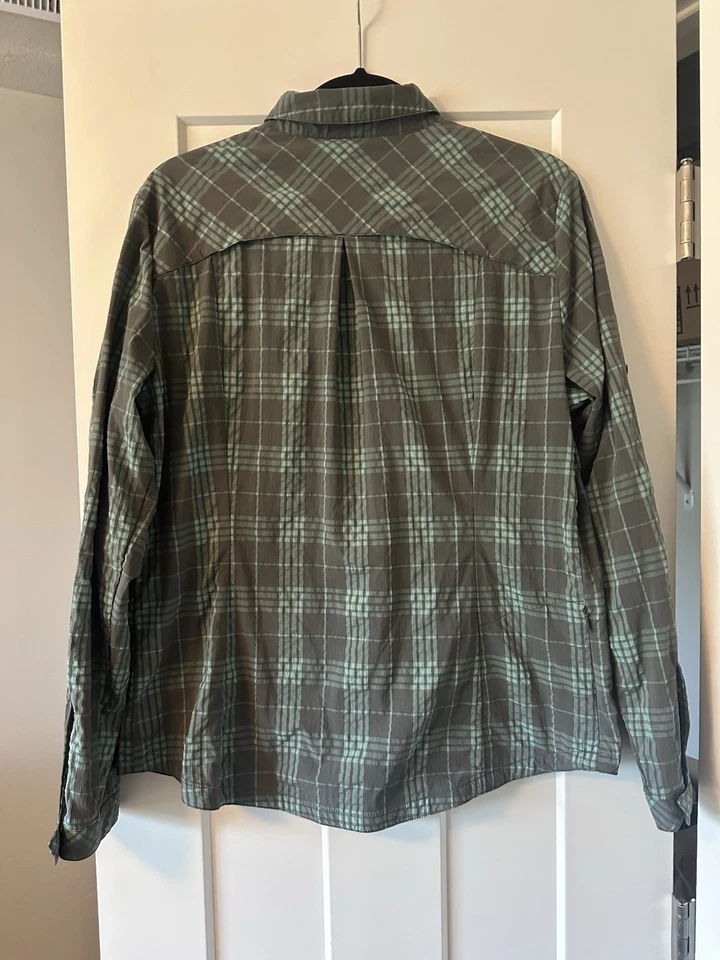 Женская туристическая рубашка REI в клетку на пуговицах серая/мятно-зеленая размер большой б/у в отличном состоянии - Изображение 2 из 4