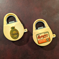 2x Flaschen&ouml;ffner & Feuerzeug Tuborg & Budweiser Werbeartikel beige Kunststoff