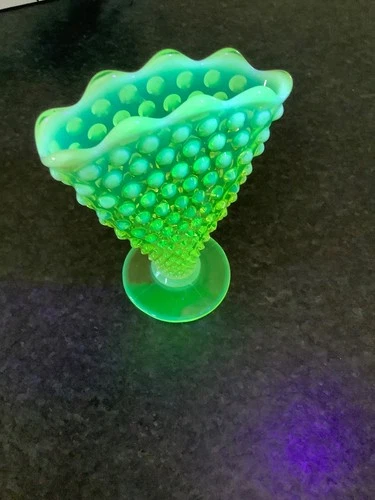 ✨️ Fenton Topaz Opalescent Hobnail Vaseline Glass Fan Vase 🟢