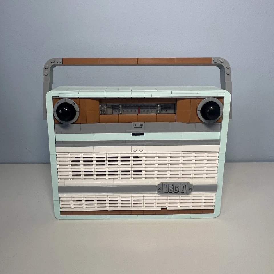 LEGO Icons 10334 Retro Radio, photo 3 of 3