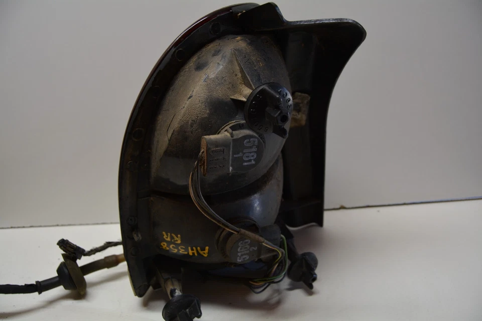 Luz trasera derecha del lado del pasajero Chrysler LHS 1994-1997 OEM, 166-01499 Foto 2 de 4