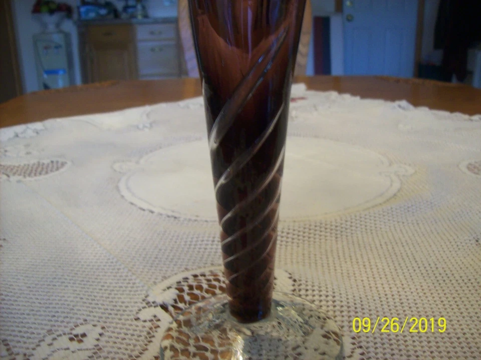 Trompeta alta amatista de vidrio artístico firmada C. M.C. - Jarrón vintage L.A. 245-874 Foto 2 de 4