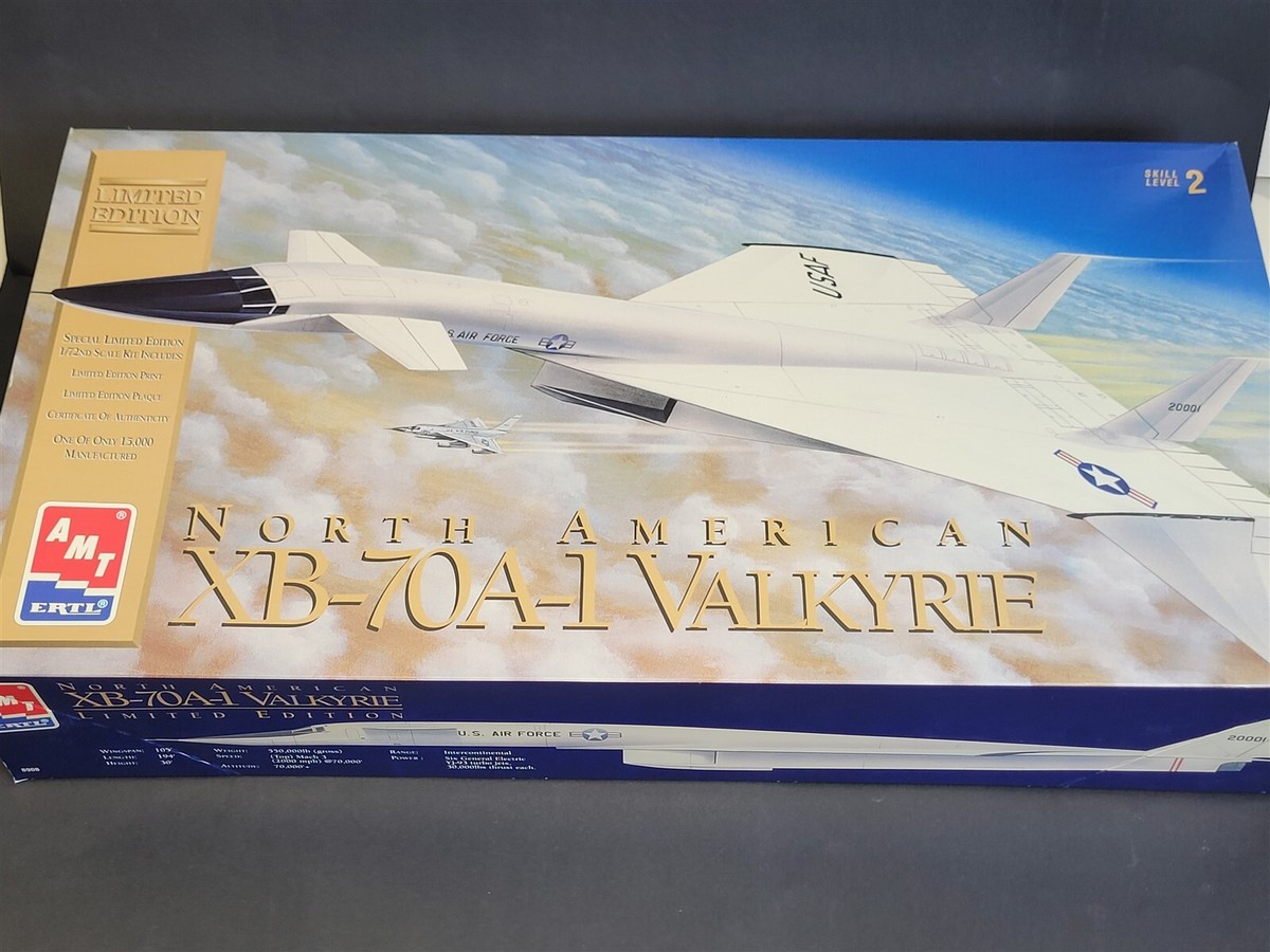 AMT North American XB-70A-1 Valkyrie 1:72 Model Kit #8908