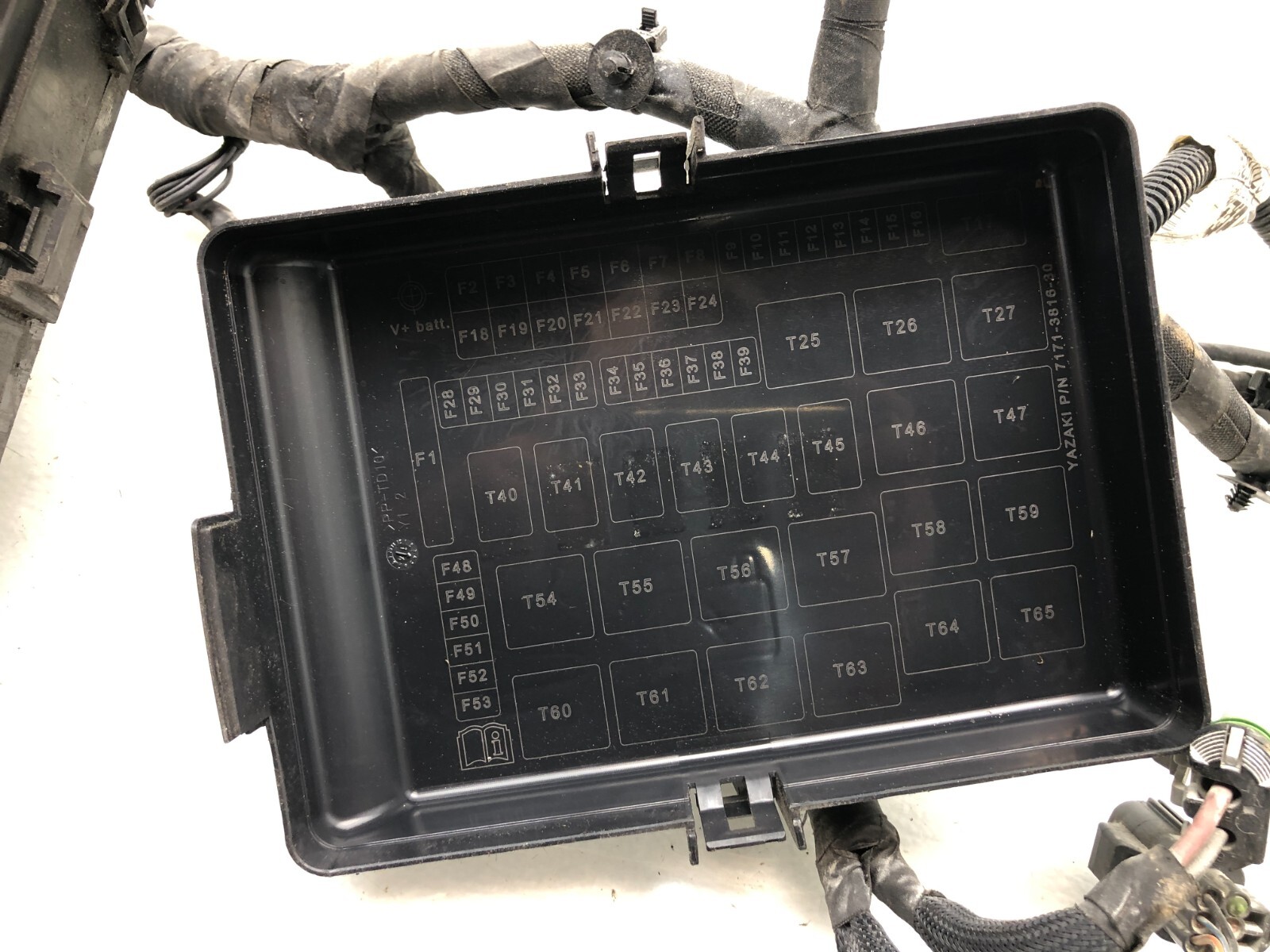2014-2017 MASERATI GHIBLI S Q4 FRONT FUSE RELAY BOX W/ HARNESS OEM.