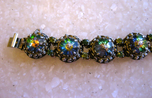 Exceptionally Pretty Vintage Bracelet w/ Faceted Multi Color Art Glass Cabs - Picture 2 of 9