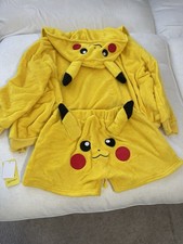 Pikachu-themed hooded costume made of fleece size M