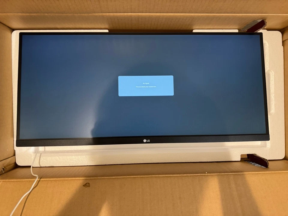 LG UltraWide WFHD 29" FHD Monitor 29WN600-W, IPS w/ HDR 10 Compatibility, Silver - Image 4 of 4