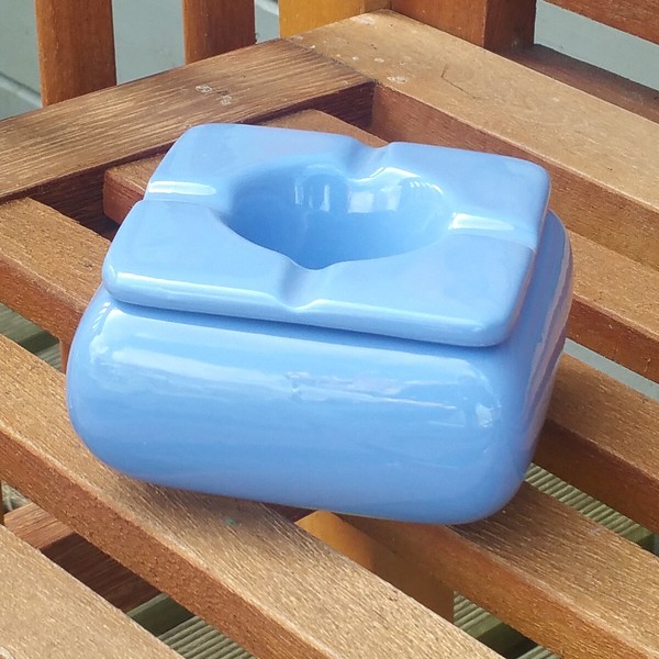 Wind Sturm Aschenbecher Ascher L Mit Deckel Windaschenbecher Keramik Eckig Blau-image