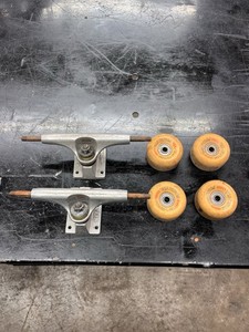 SKATEBOARD THUNDER TRUCKS AND WHEELS