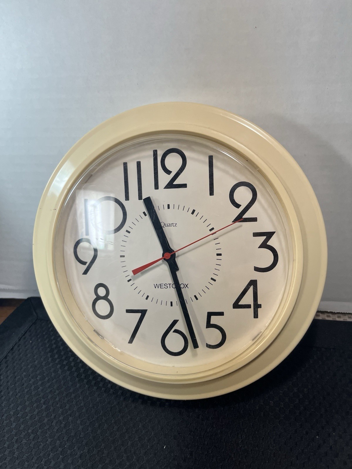 Vintage Westclox Quartz Classic Wall Clock. Off White/Beige Made In USA