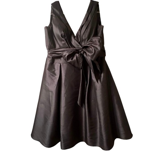green emerald velvet dress Nicola