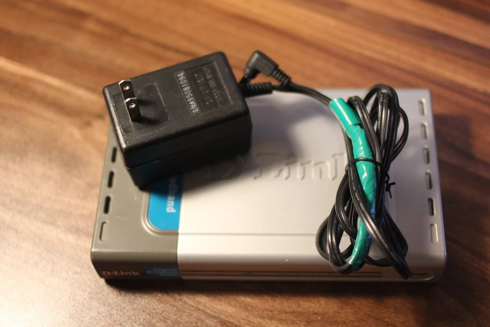 D-Link DI-704P Ethernet Broadband Router Plus Free Cat 5 Ethernet Patch Cable - Image 2 of 3