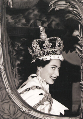 (139960) Queen Elizabeth II gekrönt 1953 MODERNE Reproduktion Postkarte