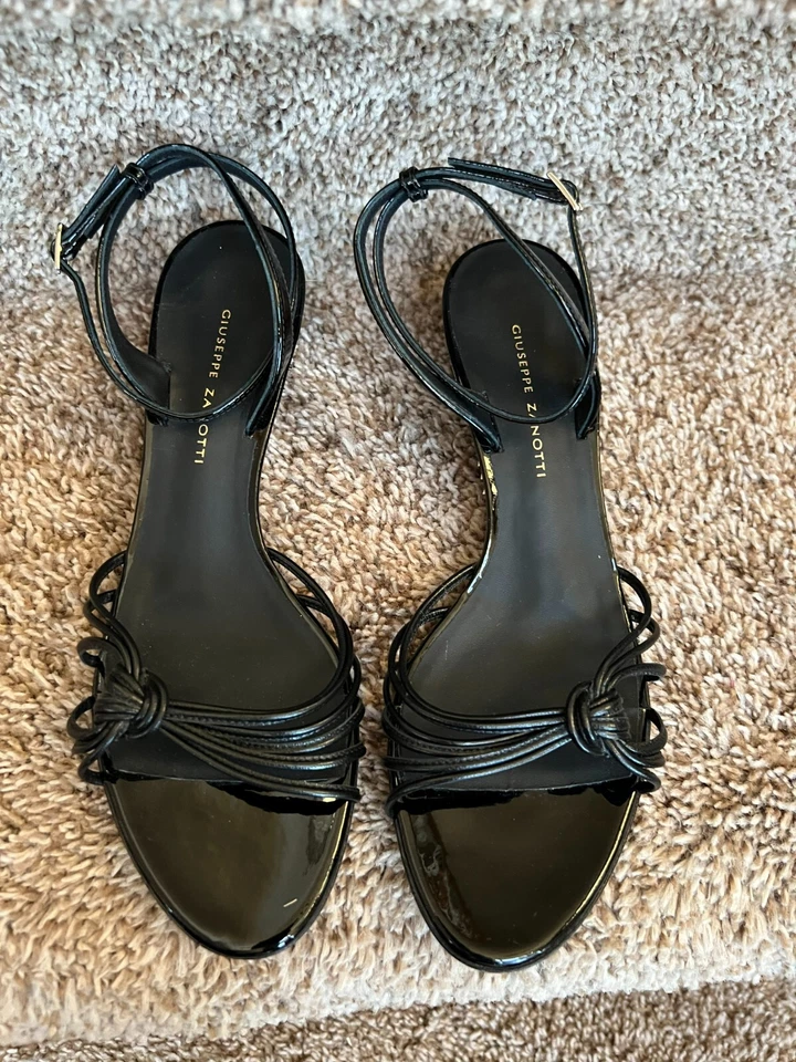 Sandalias negras para mujer GIUSEPPE ZANOTTI Ylenia 30 pitón y charol cuña. Talla EU  Foto 4 de 4