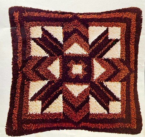 1977 Caron Bargello Square 3067 Latch Hook Canvas +Yarn Pre-Printed AS IS 10442