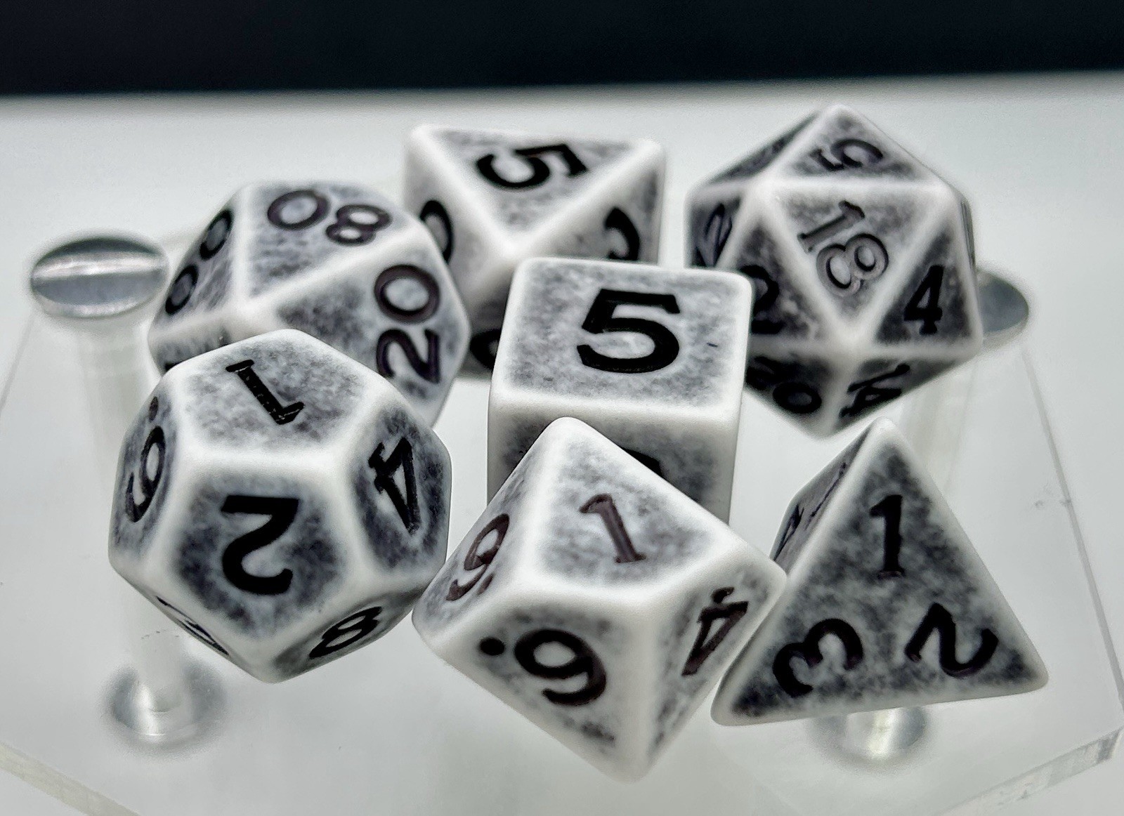Sirius  Acererak's D&D :  Gold polyhedral dice Set D9