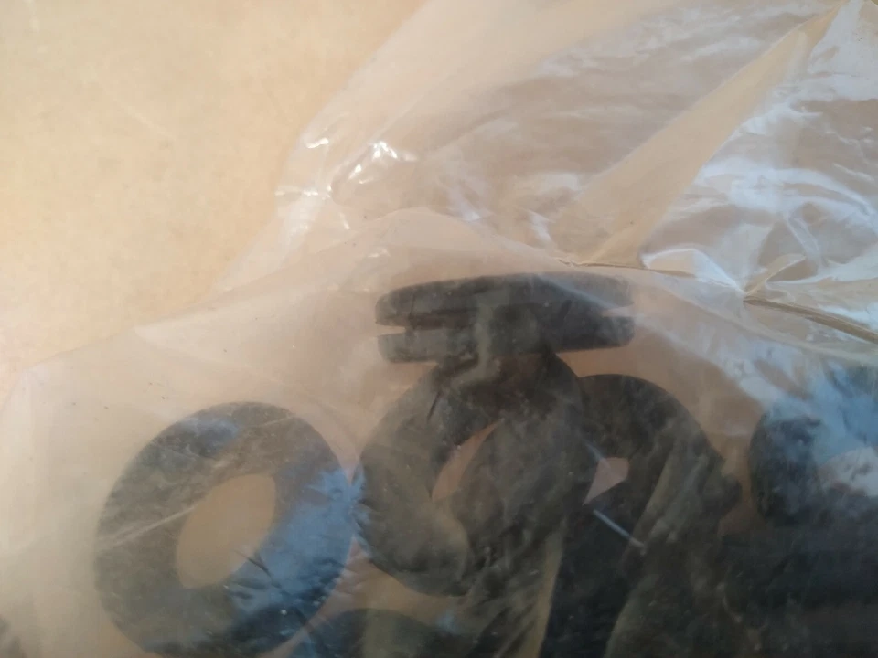 New Unopened Bag Zoro Select 3Mpr5 Grommet SBR Pk100 Hole=7/8" ID=5/8" OD=1-1/8" - Image 4 of 4