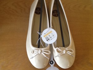 cream ballerina pumps
