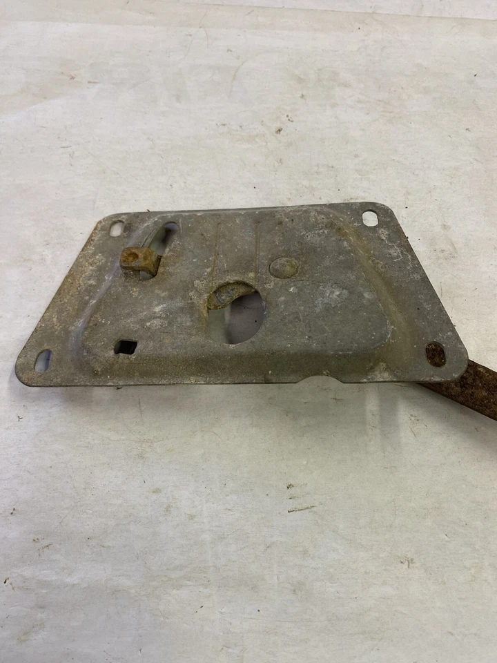 1947 1948 1949 1950 1951 1952 1953 Chevrolet Truck capó pestillo nuevo en stock Foto 2 de 4