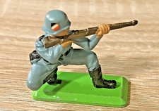 Britains Deetail WW2 German Soldier Figure 1971 Vintage Kneeling Military Army
