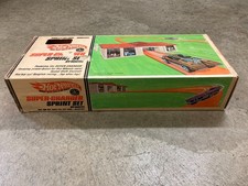 Hot Wheels Redline pop up speed shop with twin mill car Mattel 1968