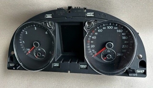 VW Passat B7 2.0 TDI Tacho Tachometer Kombiinstrument 3AA920870D