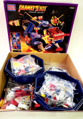 1997 Mega Bloks 9304 PLANETOIDS CYBORIAN Cruiser 340 Pieces for