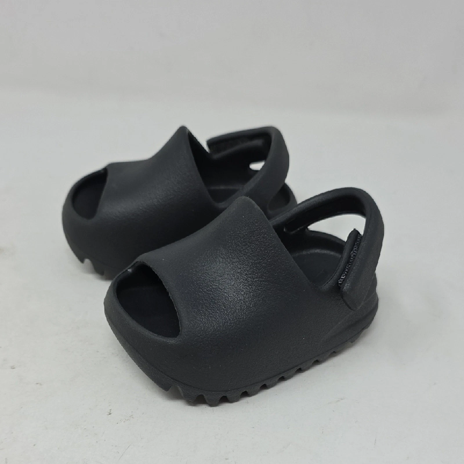 Sandali Yeezy Slides neonati in onice taglia 3K