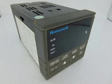 HONEYWELL DC330B-K0-000-10-000000-00-0 TEMPERATURE CONTROLLER